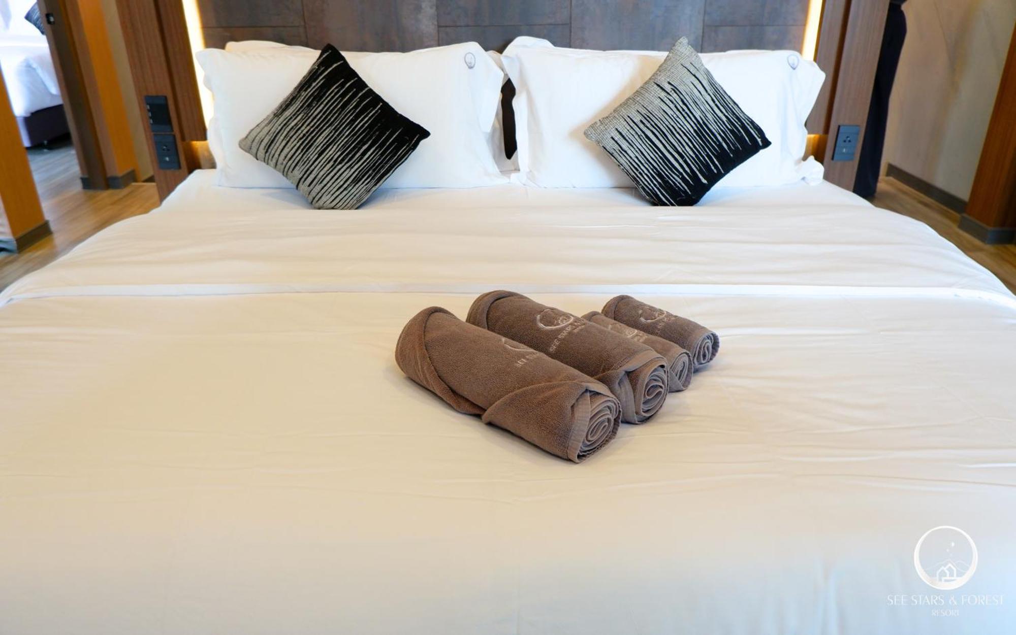 See Stars & Forest Resort Amphoe Sawang Daen Din Екстер'єр фото
