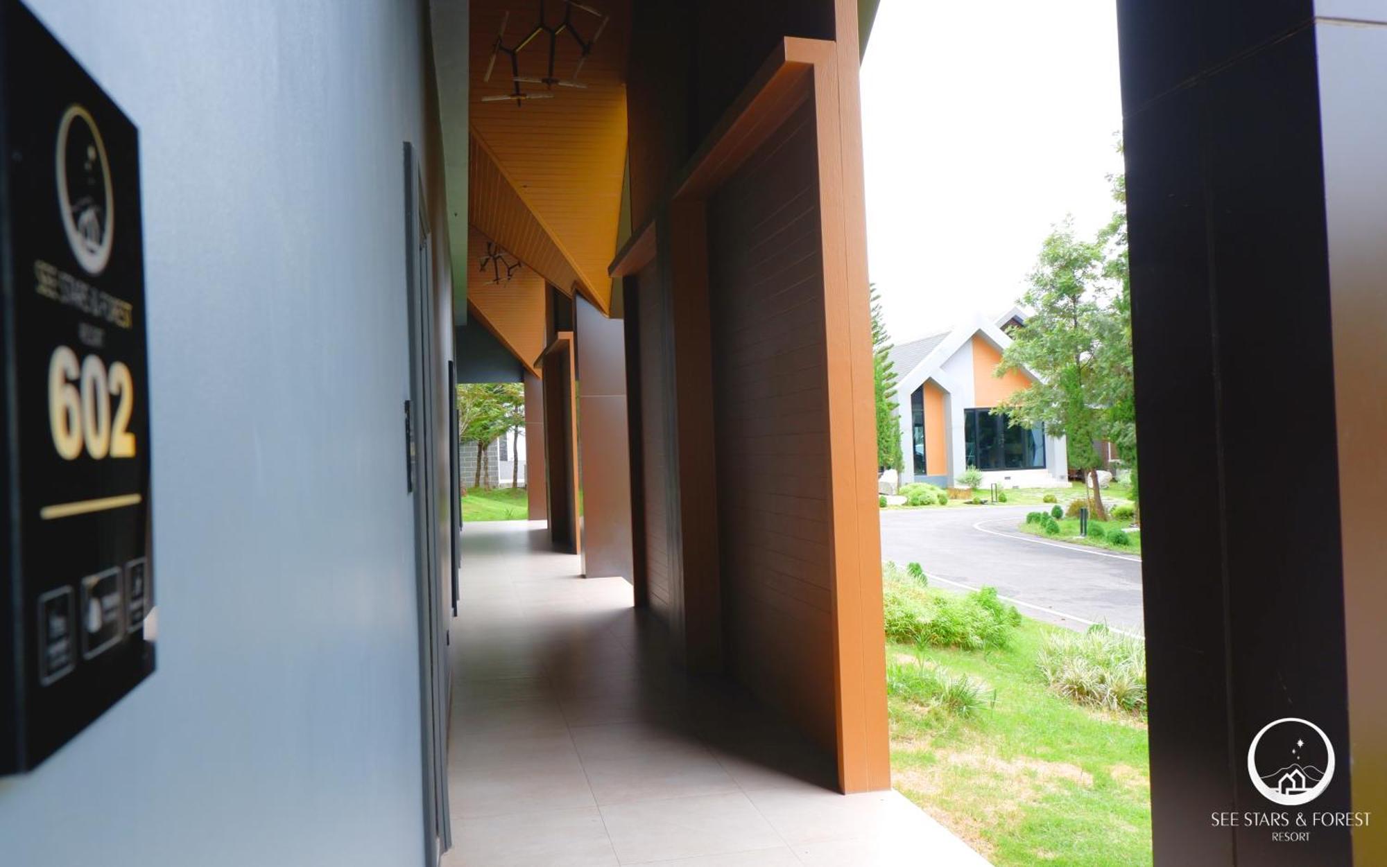 See Stars & Forest Resort Amphoe Sawang Daen Din Екстер'єр фото
